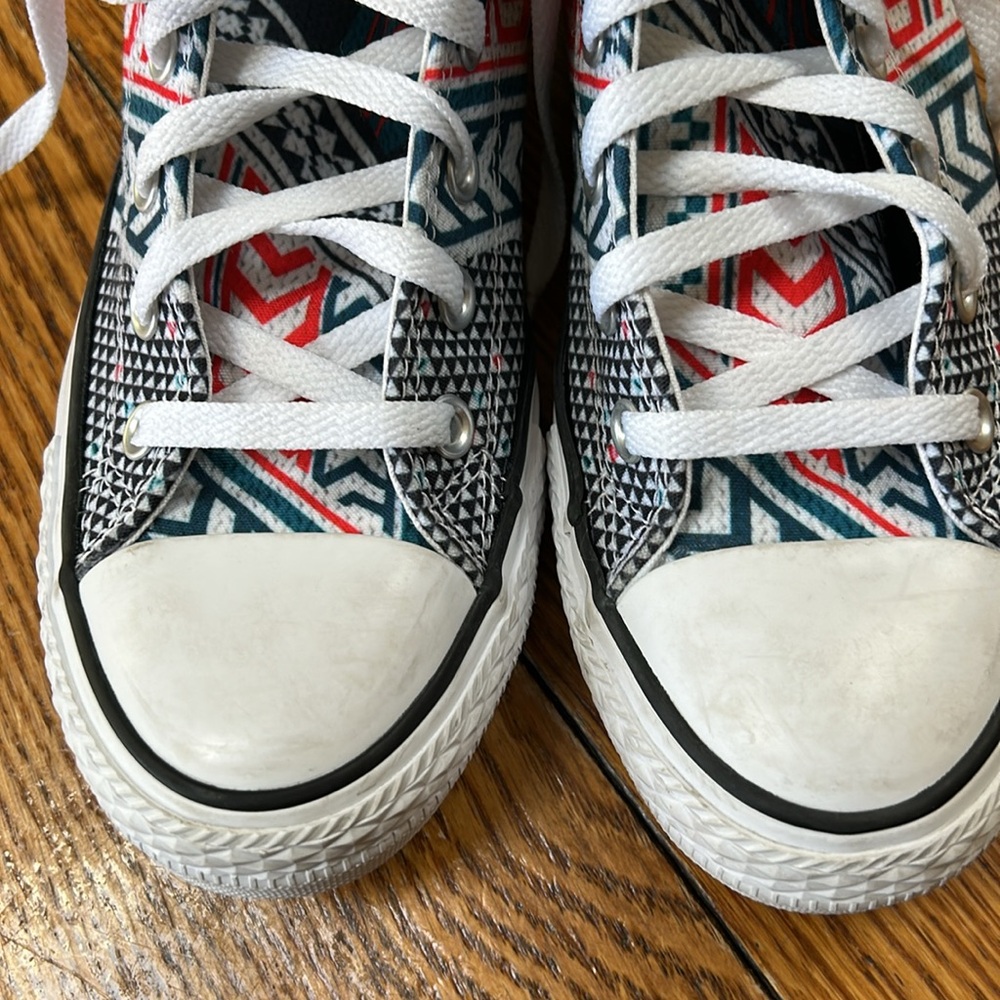 Converse Chuck Taylor All Stars Festival Geo pattern. Great condition. Women’s 8 - Picture 9 of 12
